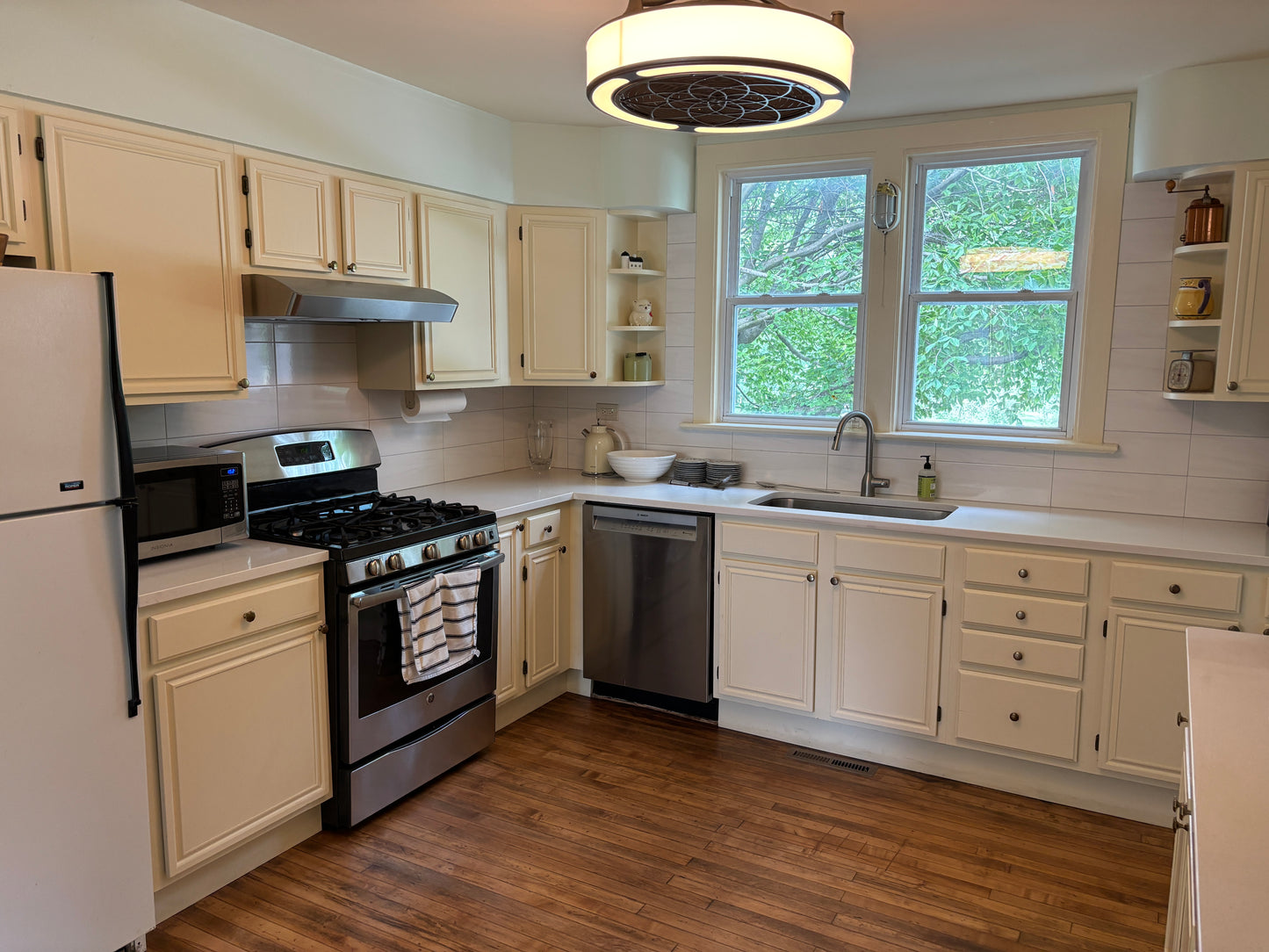 Yellow Farmhouse (deposit)